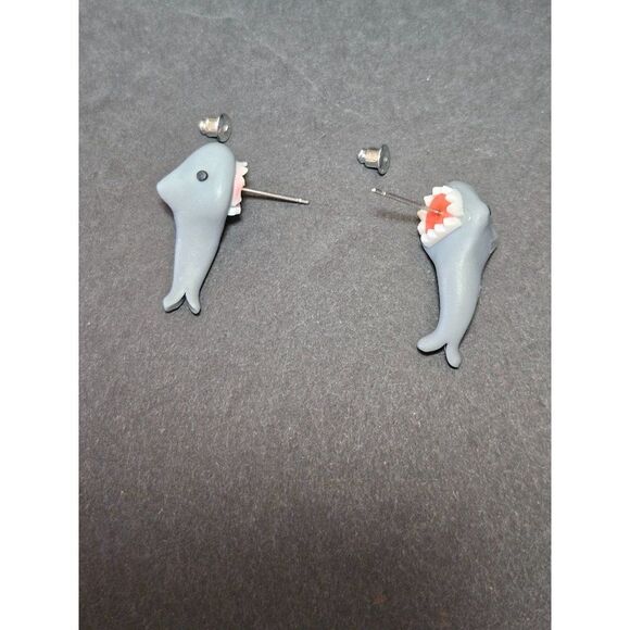 **Final Sale** Grey shark earrings - Picture 5 of 9